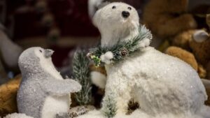 Do Polar Bears Eat Penguins? The Icy Dilemma